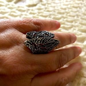 Stretchy Costume Jewelry Ring with an Antiqued Silver Style, NWOT